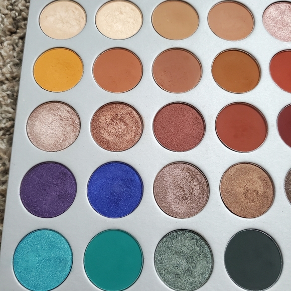 SOLD Morphe Jaclyn Hill Eyeshadow Palette - Picture 4 of 13